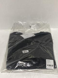 Lot 374  
            Chesterfield SR44 - Parcel Delivery Only 

                
RANDOM IDENTITIES FLEECE SWEATSHIRT SIZE S - ORIGINAL RRP £270 (LOCATION: L9)