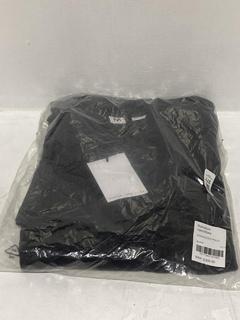 Lot 377  
            Chesterfield SR44 - Parcel Delivery Only 

                
RANDOM IDENTITIES OVERSIZED POLO IN BLACK SIZE M - ORIGINAL RRP £205 (LOCATION: L9)