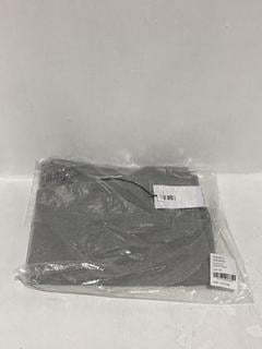 Lot 380  
            Chesterfield SR44 - Parcel Delivery Only 

                
RANDOM IDENTITIES CROPPED SWEATSHIRT IN GREY MEL SIZE L - ORIGINAL RRP £270 (LOCA...