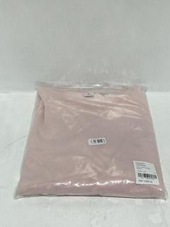 Lot 381  
            Chesterfield SR44 - Parcel Delivery Only 

                
RANDOM IDENTITIES BICOLOUR CREW NECK IN PINK SIZE L - ORIGINAL RRP £365 (LOCATION...