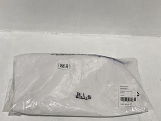 Lot 386  
            Chesterfield SR44 - Parcel Delivery Only 

                
RANDOM IDENTITIES OVERSIZED CUT POLO IN WHITE SIZE M - ORIGINAL RRP £205 (LOCATIO...