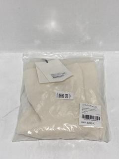 Lot 388  
            Chesterfield SR44 - Parcel Delivery Only 

                
JACQUEMUS SSENSE EXCLUSIVE MOHAIR LE SHORT ARANCIA IN BEIGE SIZE 36 - ORIGINAL RR...
