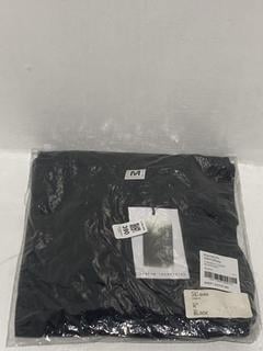 Lot 390  
            Chesterfield SR44 - Parcel Delivery Only 

                
RANDOM IDENTITIES T-SHIRT LONG SLEEVE IN BLACK SIZE M - ORIGINAL RRP £215 (LOCATI...