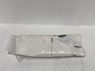 Lot 394  
            Chesterfield SR44 - Parcel Delivery Only 

                
RANDOM IDENTITIES OVERSIZED CUT POLO IN WHITE SIZE M - ORIGINAL RRP £205 (LOCATIO...