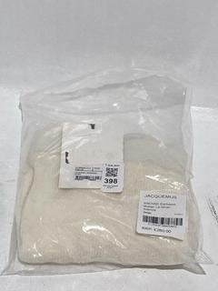 Lot 398  
            Chesterfield SR44 - Parcel Delivery Only 

                
JACQUEMUS SSENSE EXCLUSIVE MOHAIR LE SHORT ARANCIA IN BEIGE SIZE 36 - ORIGINAL RR...