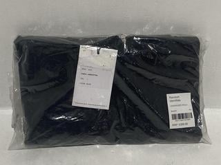Lot 400  
            Chesterfield SR44 - Parcel Delivery Only 

                
RANDOM IDENTITIES OVERSIZED POLO IN BLACK SIZE L- ORIGINAL RRP £205 (LOCATION: L9)