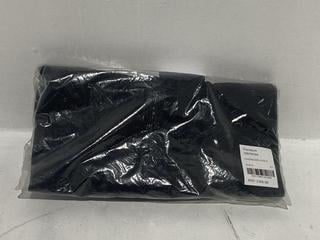 Lot 401  
            Chesterfield SR44 - Parcel Delivery Only 

                
RANDOM IDENTITIES OVERSIZED POLO IN BLACK SIZE L - ORIGINAL RRP £205 (LOCATION: L9)