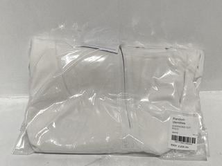 Lot 404  
            Chesterfield SR44 - Parcel Delivery Only 

                
RANDOM IDENTITIES OVERSIZED CUT POLO IN WHITE SIZE M - ORIGINAL RRP £205 (LOCATIO...