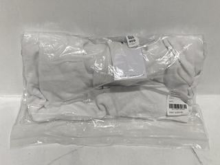 Lot 409  
            Chesterfield SR44 - Parcel Delivery Only 

                
RANDOM IDENTITIES MENS OVERSIZE CUT POLO IN WHITE - SIZE WHITE - ORIGINAL RRP £20...