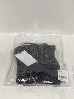 Lot 412  
            Chesterfield SR44 - Parcel Delivery Only 

                
RANDOM IDENTITIES MENS KNIT LEGGINGS IN NAVY - SIZE LARGE - ORIGINAL RRP £215 (LO...