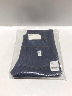 Lot 426  
            Chesterfield SR44 - Parcel Delivery Only 

                
RANDOM IDENTITIES 60'S DENIM JEANS IN BLUE RINSED SIZE 26 ORIGINAL RRP- £325 (LOC...