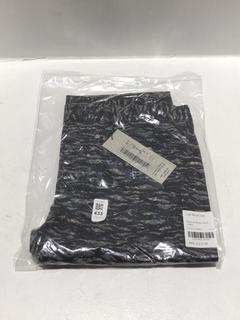 Lot 433  
            Chesterfield SR44 - Parcel Delivery Only 

                
LAD MUSICIAN CAMO JEANS IN BLACK/BEIGE 22 CITY CAMO SIZE 44 ORIGINAL RRP- £315 (L...