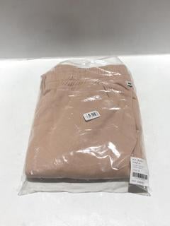 Lot 441  
            Chesterfield SR44 - Parcel Delivery Only 

                
M.A MARTIN ASBJARN M.A TRACK PANTS IN RUGBY TAN SIZE XXL ORIGINAL RRP- £240 (LOCA...