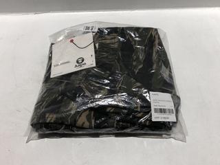 Lot 443  
            Chesterfield SR44 - Parcel Delivery Only 

                
AAPE WOVEN CHINO PANTS IN KHAKI BLACK SIZE S ORIGINAL RRP- £180 (LOCATION: L10)