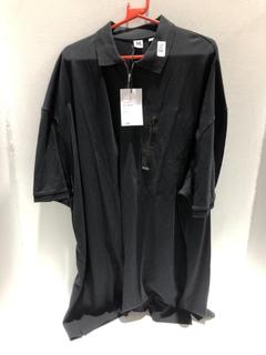 Lot 524  
            Chesterfield SR44 - Parcel Delivery Only 

                
RANDOM IDENTITIES- STYLE JS15- SIZE MEDIUM- BLACK ZIP POLO SHIRT WITH ZIP BREAST ...