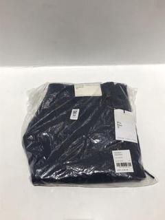 Lot 52  
            Chesterfield SR44 - Parcel Delivery Only 

                
RANDOM IDENTITIES 80'S DENIM JEANS SIZE 27 - ORIGINAL RRP £290 (LOCATION: L5)
