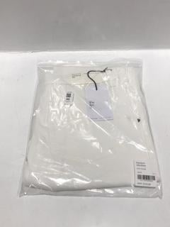 Lot 55  
            Chesterfield SR44 - Parcel Delivery Only 

                
RANDOM IDENTITIES 60'S DENIM JEANS IN WHITE SIZE 32 - ORIGINAL RRP £310 (LOCATION...