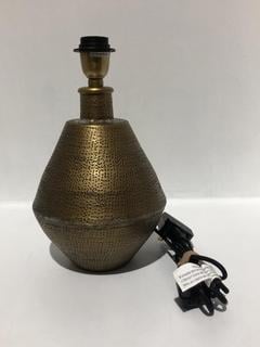 Lot 575  
            Chesterfield SR44 - Parcel Delivery Only 

                
NKUKU NALGONDA LAMP - ANTIQUE BRASS - SMALL - ITEM NO. NL2501 - ORIGINAL RRP £175...