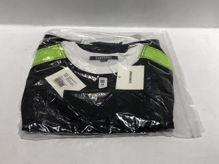 Lot 59  
            Chesterfield SR44 - Parcel Delivery Only 

                
SANKUANZ WHITE NEON VEST T-SHIRT WHITE/BLACK SIZE S - ORIGINAL RRP £445 (LOCATION...
