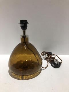 Lot 614  
            Chesterfield SR44 - Parcel Delivery Only 

                
NKUKU BABA RECYCLED GLASS LAMP - BURNT AMBER - SMALL WIDE - ITEM NO. BL8001 - ORI...