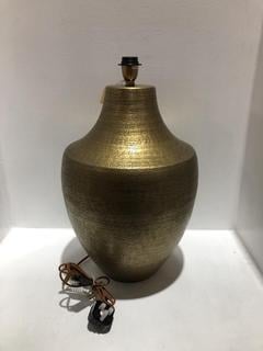 Lot 616  
            Chesterfield SR44 - Parcel Delivery Only 

                
NKUKU TANDA ETCHED STATEMENT TABLE LAMP - ANTIQUE BRASS - EXTRA LARGE - ITEM NO. ...