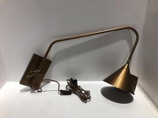 Lot 627  
            Chesterfield SR44 - Parcel Delivery Only 

                
NKUKU THOTTAM SWING ARM WALL LAMP - ANTIQUE BRASS - ITEM NO. TH0101 - ORIGINAL RR...