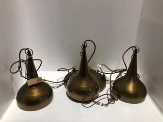 Lot 628  
            Chesterfield SR44 - Parcel Delivery Only 

                
NKUKU QUINN HAMMERED METAL CLUSTER LAMP - ANTIQUE BRASS - ITEM NO. QP0301 - ORIGI...