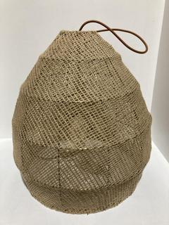 Lot 639  
            Chesterfield SR44 - Parcel Delivery Only 

                
NKUKU JAHARI WOVEN JUTE PENDANT LIGHT (LOCATION: K2)