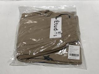 Lot 64  
            Chesterfield SR44 - Parcel Delivery Only 

                
ETUDES SSENSE EXCLUSIVE BEIGE TEMPERA EUROPA SWEATPANT IN BEIGE SIZE M - ORIGINAL...