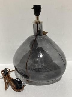 Lot 661  
            Chesterfield SR44 - Parcel Delivery Only 

                
NKUKU BABA RECYCLED GLASS TABLE LAMP - SMOKE - LARGE WIDE - ITEM NO. BA0601 - ORI...