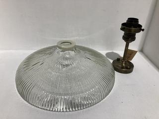 Lot 662  
            Chesterfield SR44 - Parcel Delivery Only 

                
NKUKU ZOWIE RECYCLED GLASS CEILING LIGHT - ANTIQUE BRASS - LARGE - ITEM NO. ZL090...