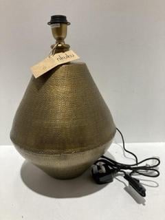 Lot 667  
            Chesterfield SR44 - Parcel Delivery Only 

                
NKUKU NALGONDA LAMP - ANTIQUE BRASS - LARGE - ITEM NO. NL2601 - ORIGINAL RRP £210...