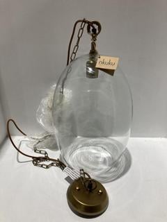 Lot 673  
            Chesterfield SR44 - Parcel Delivery Only 

                
NKUKU OTORO RECYCLED GLASS PENDANT - CLEAR - LARGE OVAL - ITEM NO. OP1402 - ORIGI...