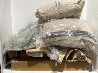 Lot 694  
            Chesterfield SR44 - Parcel Delivery Only 

                
QTY OF ASSORTED NKUKU ITEMS TO INCLUDE MIZA MINI GREEN VASE (LOCATION: K5)