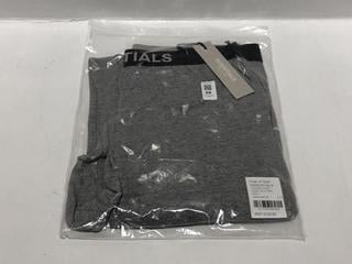 Lot 69  
            Chesterfield SR44 - Parcel Delivery Only 

                
FEAR OF GOD ESSENTIALS LOUNGE PANT IN DARK HEATHER GREY SIZE M - ORIGINAL RRP £12...