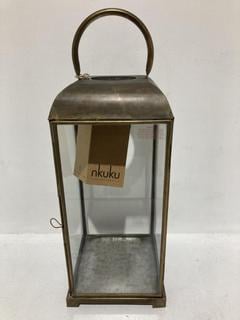 Lot 719  
            Chesterfield SR44 - Parcel Delivery Only 

                
NKUKU KASO LANTERN - AGED ANTIQUE BRASS - SMALL - ITEM NO. KL0901 - ORIGINAL RRP ...