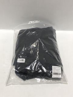 Lot 72  
            Chesterfield SR44 - Parcel Delivery Only 

                
NAKED AND FAMOUS DENIM SSENSE EXCLUSIVE HAORI-STRETCH TWILL IN BLACK ONE SIZE - O...