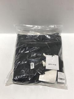 Lot 79  
            Chesterfield SR44 - Parcel Delivery Only 

                
RANDOM IDENTITIES QUILTED JUMPSUIT IN BLACK SIZE XL - ORIGINAL RRP £485 (LOCATION...