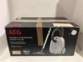 Lot 822  
            Chesterfield SR44 - Parcel Delivery Only 

                
AEG ANIMAL 6000 5 BAG VACUUM (LOCATION: J2)