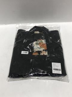 Lot 83  
            Chesterfield SR44 - Parcel Delivery Only 

                
NAKED AND FAMOUS DENIM SSENSE EXCLUSIVE HAORI-STRETCH TWILL IN BLACK ONE SIZE - O...