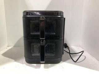Lot 843  
            Chesterfield SR44 - Parcel Delivery Only 

                
SWAN SD10522BLK DUAL LAYER AIR FRYER IN BLACK (LOCATION: J3)