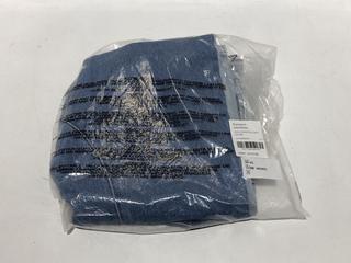 Lot 86  
            Chesterfield SR44 - Parcel Delivery Only 

                
RANDOM IDENTITIES HIGH WAISTED 90S DENIM JEANS IN STONEWASH SIZE 25 - ORIGINAL RR...