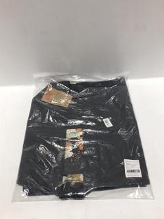 Lot 87  
            Chesterfield SR44 - Parcel Delivery Only 

                
NAKED AND FAMOUS DENIM SSENSE EXCLUSIVE HAORI-STRETCH TWILL IN BLACK ONE SIZE - O...