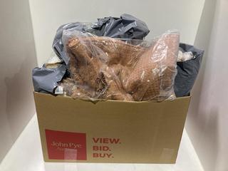 Lot 897  
            Chesterfield SR44 - Parcel Delivery Only 

                
BOX OF ASSORTED TEXTILES TO INCLUDE BEIGE CUSHION (LOCATION: J5)