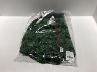 Lot 89  
            Chesterfield SR44 - Parcel Delivery Only 

                
SSENSE WORKS JEREMEY O HARRIS PRINT TOTE IN GREEN/BLACK - ORIGINAL RRP £285 (LOCA...