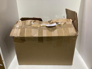 Lot 900  
            Chesterfield SR44 - Parcel Delivery Only 

                
TALL FLOOR LAMP IN WARM BRASS/ CLEAR (LOCATION: J5)