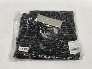 Lot 91  
            Chesterfield SR44 - Parcel Delivery Only 

                
LAD MUSICIAN BLACK AND BEIGE CAMO JEANS SIZE 46 - ORIGINAL RRP £315 (LOCATION: L6)