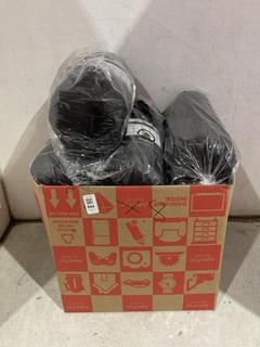 Lot 944  
            Chesterfield SR44 - Parcel Delivery Only 

                
BOX OF 8 X REDCAMP OUTDOOR FLANNEL CAMPING PILLOW (LOCATION: J7)