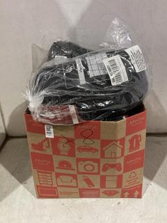 Lot 945  
            Chesterfield SR44 - Parcel Delivery Only 

                
BOX OF 8 X REDCAMP OUTDOOR FLANNEL CAMPING PILLOW (LOCATION: J7)