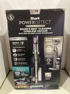 Lot 950  
            Chesterfield SR44 - Parcel Delivery Only 

                
SHARK POWER DETECT ROBOTIC VACUUM CLEANER ORIGINAL RRP- £299 (LOCATION: J7)